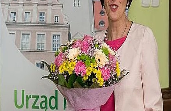 {Jolanta Okuniewska odebrała z rąk minister edukacji tytuł „Nauczyciela-Innowatora”.}