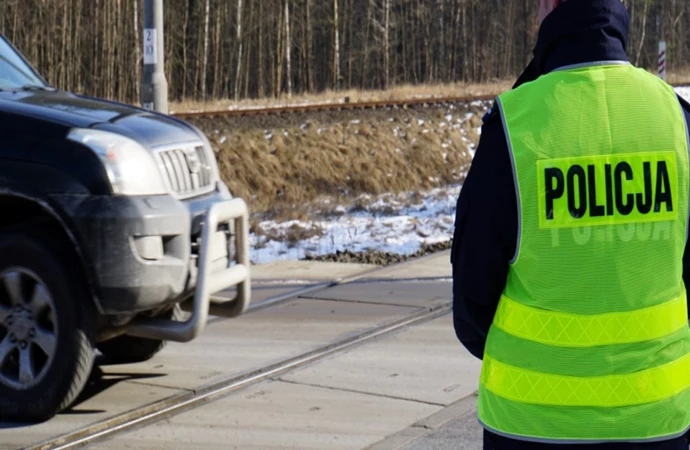 {W całej Polsce – w tym także na Warmii i Mazurach – policjanci ruchu drogowego prowadzili akcję „Bezpieczny przejazd”.}
