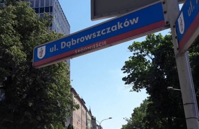 {Naczelny Sąd Administracyjny uchylił decyzję wojewody, zmieniającą nazwę ulicy Dąbrowszczaków.}